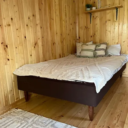 Campingplads Metsamajake Vaerskas